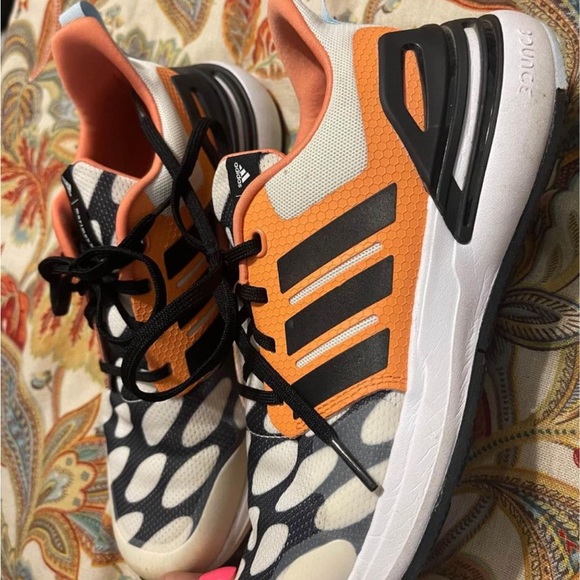 Adidas tennis shoes. Size 5 in perfect condition. Only worn once to work. - Picture 2 of 4